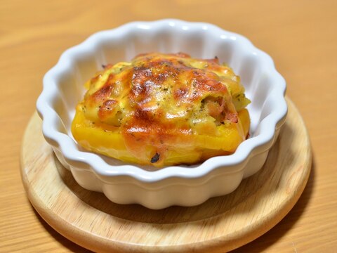 【カラフル！】ポテトをつめたパプリカのチーズ焼き